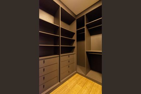 Apartamento para alugar com 76m², 2 quartos e 1 vaga Apartamento para alugar com 76m², 2 quartos e 1 vagaCloset da suíte