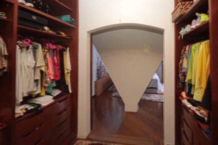 Casa à venda com 450m², 3 quartos e 8 vagasCloset da Suíte 2