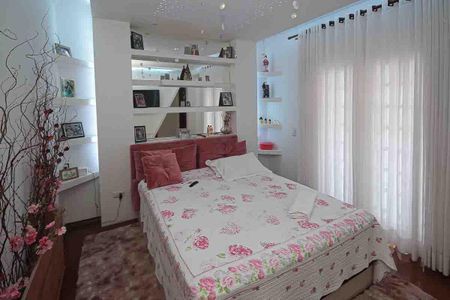 Casa à venda com 450m², 3 quartos e 8 vagasSuíte 2