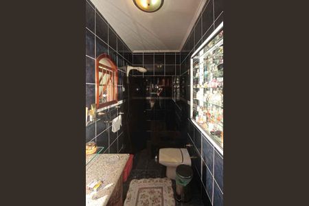 Casa à venda com 450m², 3 quartos e 8 vagasBanheiro da Suíte 2