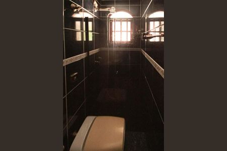 Casa à venda com 450m², 3 quartos e 8 vagasBanheiro da Garagem