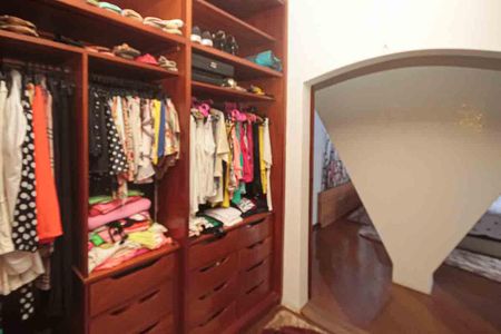 Casa à venda com 450m², 3 quartos e 8 vagasCloset da Suíte 2