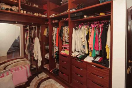 Casa à venda com 450m², 3 quartos e 8 vagasCloset da Suíte 2