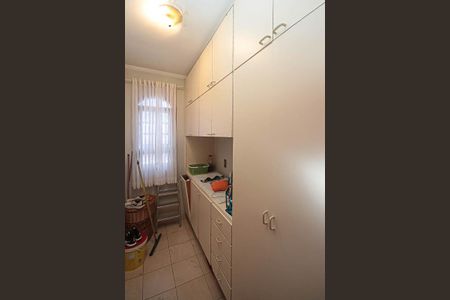 Casa à venda com 450m², 3 quartos e 8 vagasDespensa