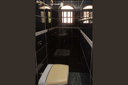 Casa à venda com 450m², 3 quartos e 8 vagasBanheiro da Garagem