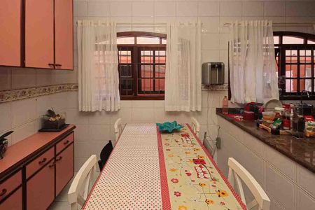 Casa à venda com 450m², 3 quartos e 8 vagasCozinha