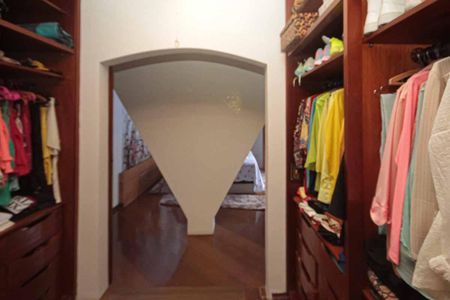 Casa à venda com 450m², 3 quartos e 8 vagasCloset da Suíte 2