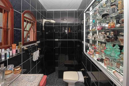 Casa à venda com 450m², 3 quartos e 8 vagasBanheiro da Suíte 2