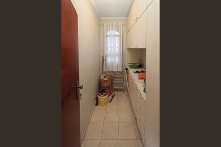 Casa à venda com 450m², 3 quartos e 8 vagasDespensa