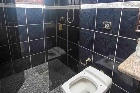 Casa à venda com 450m², 3 quartos e 8 vagasBanheiro da Suíte