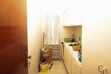 Casa à venda com 450m², 3 quartos e 8 vagasDespensa