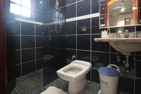 Casa à venda com 450m², 3 quartos e 8 vagasBanheiro da Suíte