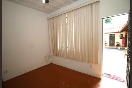 Casa à venda com 280m², 3 quartos e 2 vagasedícula