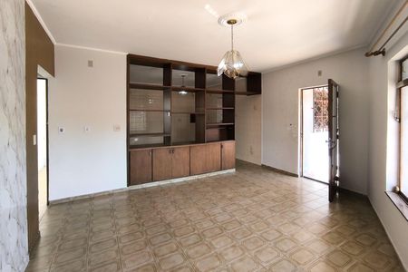 Casa à venda com 285m², 3 quartos e sem vaga Casa à venda com 285m², 3 quartos e sem vagaSala