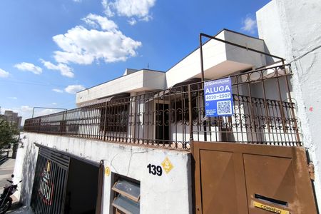 Casa à venda com 285m², 3 quartos e sem vaga Casa à venda com 285m², 3 quartos e sem vagaFachada