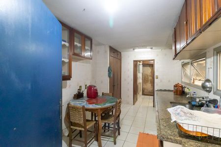 Casa à venda com 250m², 3 quartos e 2 vagas Casa à venda com 250m², 3 quartos e 2 vagasCozinha