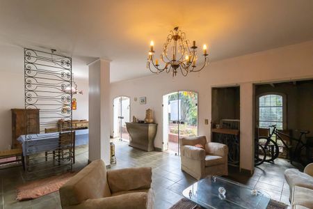 Casa à venda com 250m², 3 quartos e 2 vagas Casa à venda com 250m², 3 quartos e 2 vagasSala