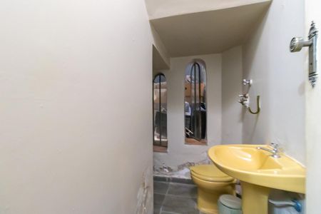 Casa à venda com 250m², 3 quartos e 2 vagas Casa à venda com 250m², 3 quartos e 2 vagasLavabo