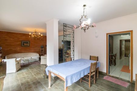 Casa à venda com 250m², 3 quartos e 2 vagas Casa à venda com 250m², 3 quartos e 2 vagasSala