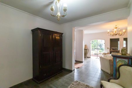 Casa à venda com 250m², 3 quartos e 2 vagas Casa à venda com 250m², 3 quartos e 2 vagasSala