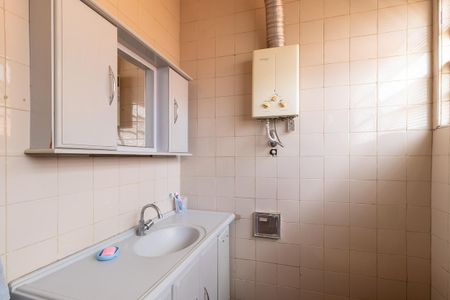 Casa à venda com 250m², 3 quartos e 2 vagas Casa à venda com 250m², 3 quartos e 2 vagasBanheiro social