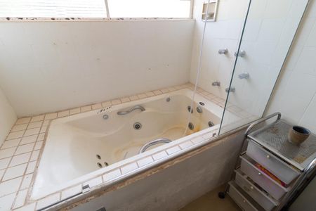 Casa à venda com 250m², 3 quartos e 2 vagas Casa à venda com 250m², 3 quartos e 2 vagasBanheiro da suíte