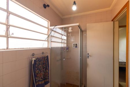 Casa à venda com 250m², 3 quartos e 2 vagas Casa à venda com 250m², 3 quartos e 2 vagasBanheiro social