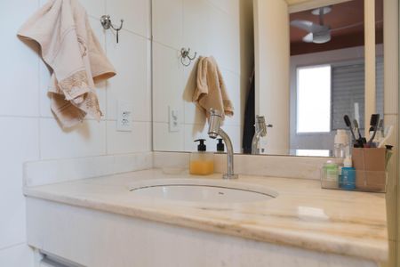 Apartamento à venda com 71m², 2 quartos e 1 vagaBanheiro Social