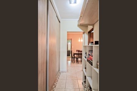 Casa à venda com 91m², 3 quartos e 3 vagasCorredor para os Quartos