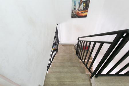 Casa à venda com 72m², 2 quartos e 1 vaga Casa à venda com 72m², 2 quartos e 1 vagaEscada