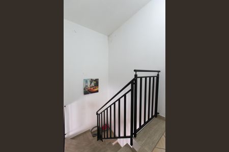 Casa à venda com 72m², 2 quartos e 1 vaga Casa à venda com 72m², 2 quartos e 1 vagaEscada