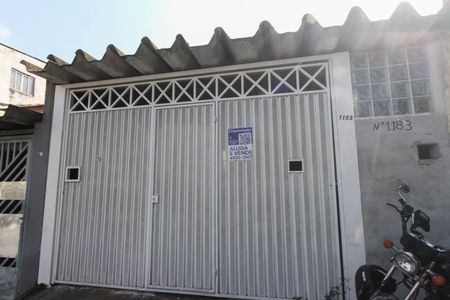 Casa à venda com 125m², 2 quartos e 2 vagas Casa à venda com 125m², 2 quartos e 2 vagasFachada