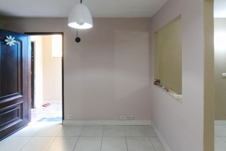 Casa à venda com 125m², 2 quartos e 2 vagas Casa à venda com 125m², 2 quartos e 2 vagasSala