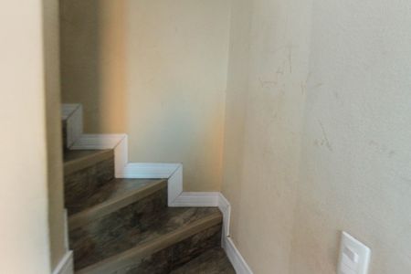 Casa à venda com 125m², 2 quartos e 2 vagas Casa à venda com 125m², 2 quartos e 2 vagasEscada