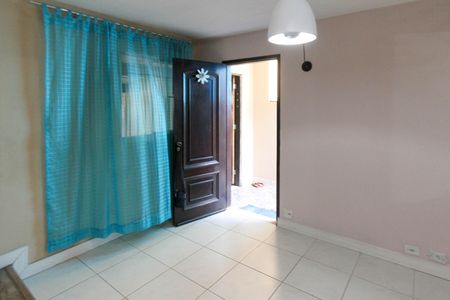 Casa à venda com 125m², 2 quartos e 2 vagas Casa à venda com 125m², 2 quartos e 2 vagasSala