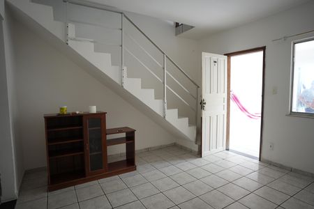 Casa de condomínio para alugar com 80m², 4 quartos e 1 vagaSala