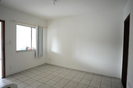 Casa de condomínio para alugar com 80m², 4 quartos e 1 vagaSala