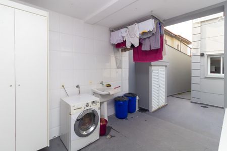 Casa à venda com 260m², 3 quartos e 3 vagasLavanderia