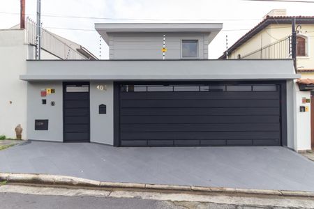 Casa à venda com 260m², 3 quartos e 3 vagasFachada