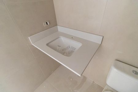 Casa de condomínio à venda com 150m², 2 quartos e 2 vagas Casa de condomínio à venda com 150m², 2 quartos e 2 vagasBanheiro da suíte 2
