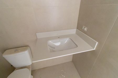 Casa de condomínio à venda com 150m², 2 quartos e 2 vagas Casa de condomínio à venda com 150m², 2 quartos e 2 vagasBanheiro da suíte 1