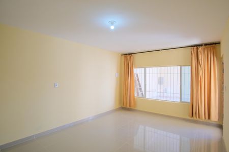 Casa para alugar com 130m², 1 quarto e 2 vagasSala