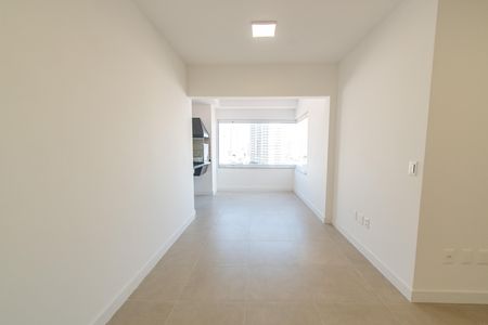 Apartamento à venda com 81m², 2 quartos e 1 vaga Apartamento à venda com 81m², 2 quartos e 1 vagaSala