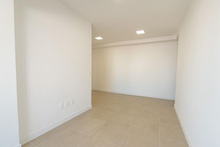 Apartamento à venda com 81m², 2 quartos e 1 vaga Apartamento à venda com 81m², 2 quartos e 1 vagaSala