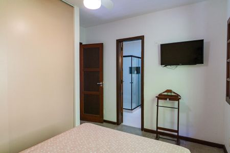 Casa de condomínio à venda com 343m², 5 quartos e 2 vagas Casa de condomínio à venda com 343m², 5 quartos e 2 vagasSuíte 2