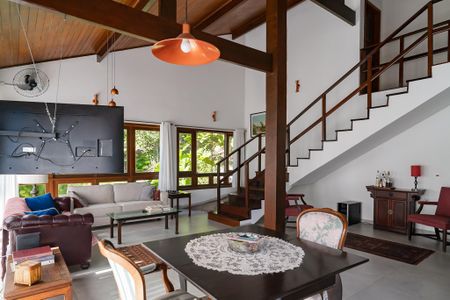 Casa de condomínio à venda com 343m², 5 quartos e 2 vagas Casa de condomínio à venda com 343m², 5 quartos e 2 vagasSala