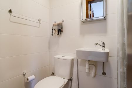 Casa de condomínio à venda com 343m², 5 quartos e 2 vagas Casa de condomínio à venda com 343m², 5 quartos e 2 vagasBanheiro da Suíte 4