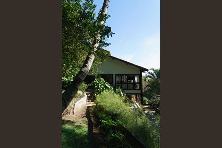 Casa de condomínio à venda com 343m², 5 quartos e 2 vagas Casa de condomínio à venda com 343m², 5 quartos e 2 vagasQuintal