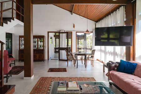 Casa de condomínio à venda com 343m², 5 quartos e 2 vagas Casa de condomínio à venda com 343m², 5 quartos e 2 vagasSala