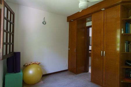 Casa de condomínio à venda com 343m², 5 quartos e 2 vagas Casa de condomínio à venda com 343m², 5 quartos e 2 vagasSuíte 3